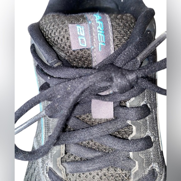 🌟
Brooks Ariel 20 Running shoes
size 
US 9
EUR 40.5
UK 7
CM 26 - Picture 9 of 12